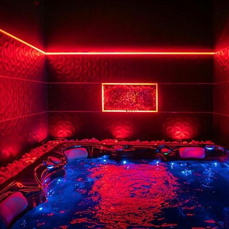 Loveroom O Diable Des Plaisirs Avec Jacuzzi Tourcoing Extérieur photo