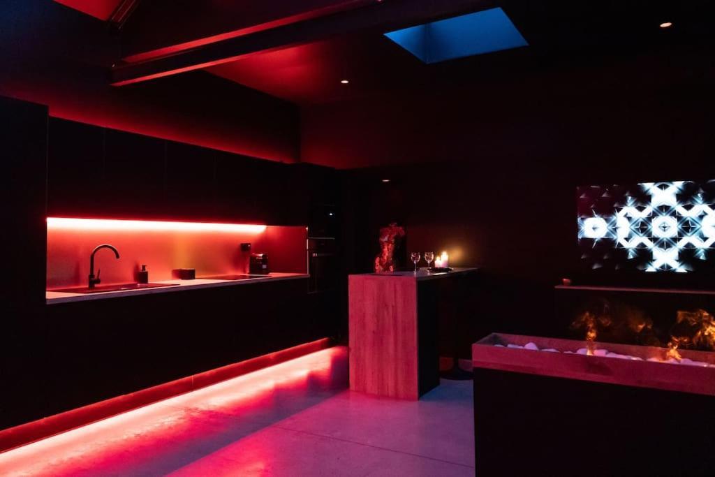 Loveroom O Diable Des Plaisirs Avec Jacuzzi Tourcoing Extérieur photo