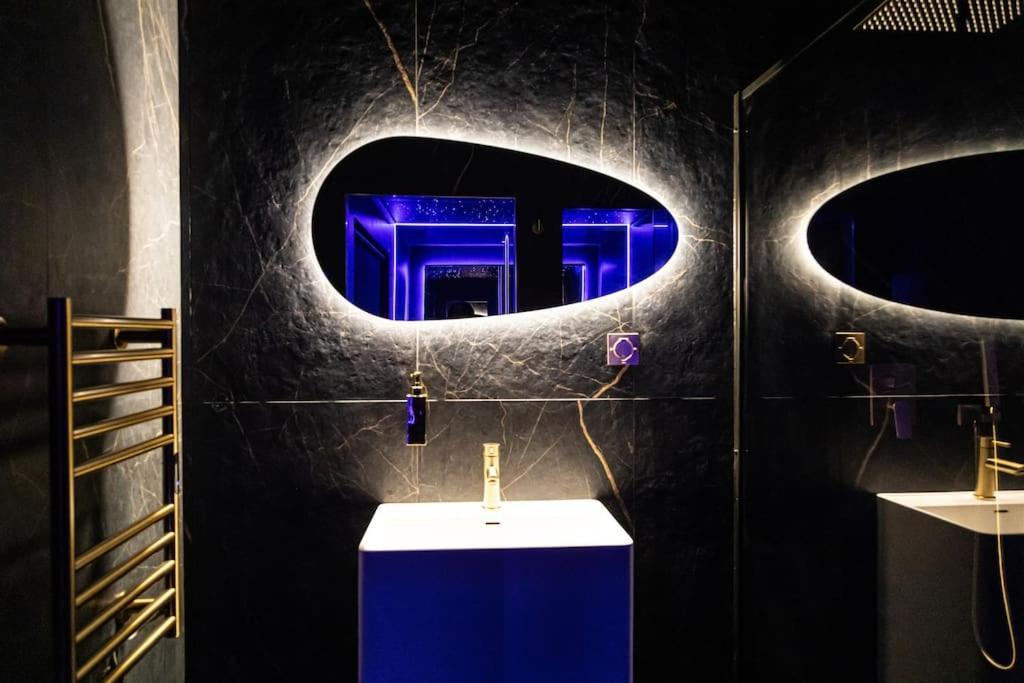 Loveroom O Diable Des Plaisirs Avec Jacuzzi Tourcoing Extérieur photo